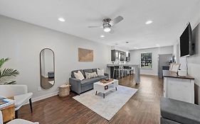 Charming Downtown Stay